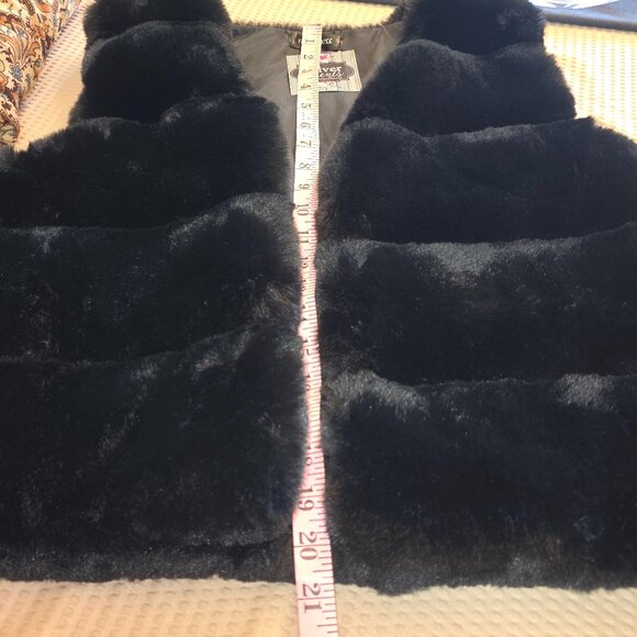 🏷️NWT  -    Black FRENCH KISS Faux Fur Vest sz M  -  NWT🏷️ - Picture 8 of 11